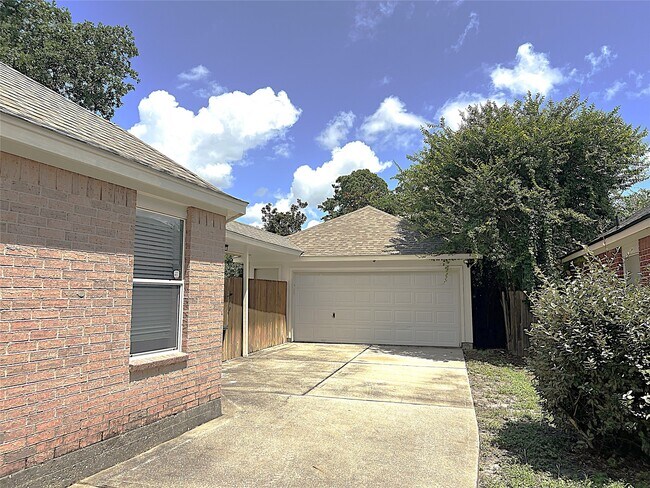 Building Photo - 12727 Cooper Breaks Dr