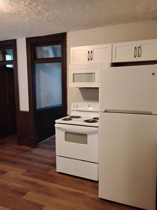 Building Photo - 4 Bd 2 Ba Single Family Home for Rent