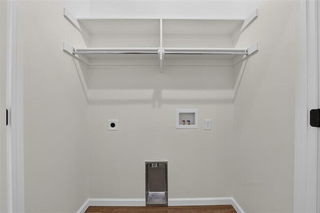 Building Photo - 8754 Patriot Dr