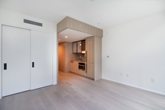 Building Photo - New Koula STUDIO