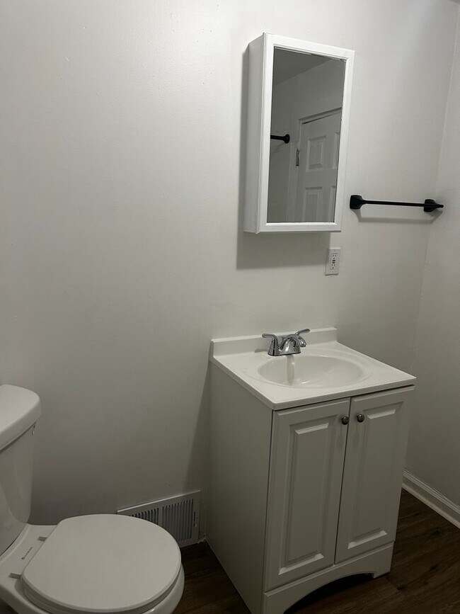 Building Photo - Newly Renovated 4 Bedroom Home in York City School District!