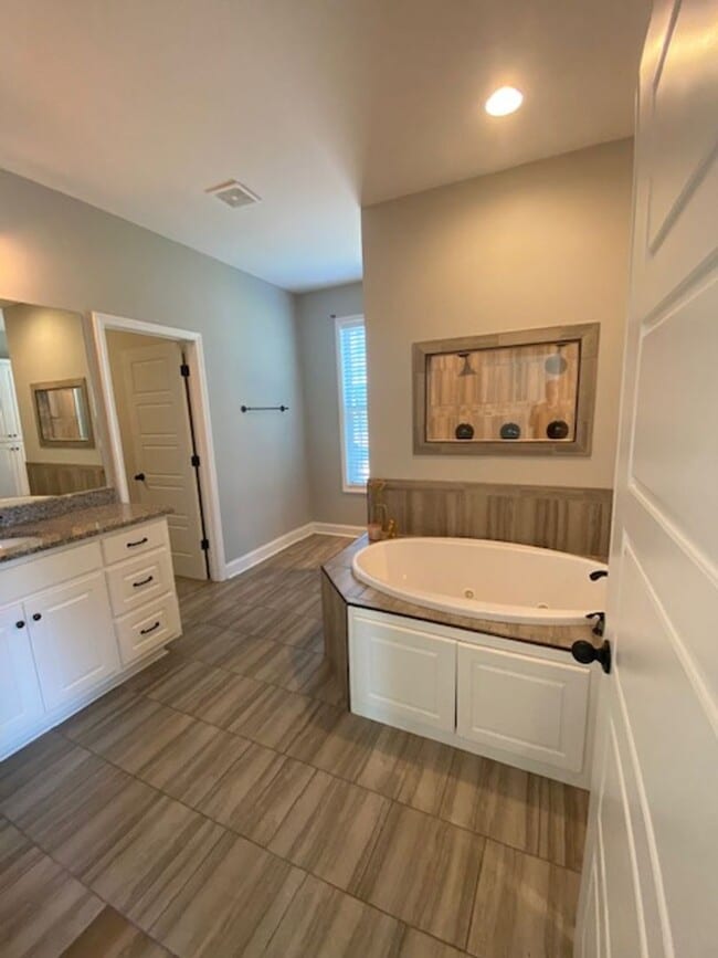 Building Photo - Quiet and Cozy Living in Phenix City