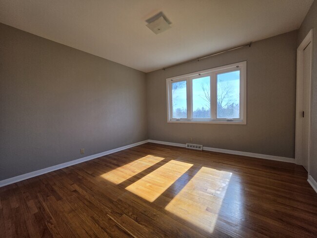 Building Photo - 3835 Lost Valley Rd SE