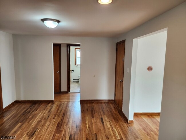 Building Photo - 41 Bayliss St