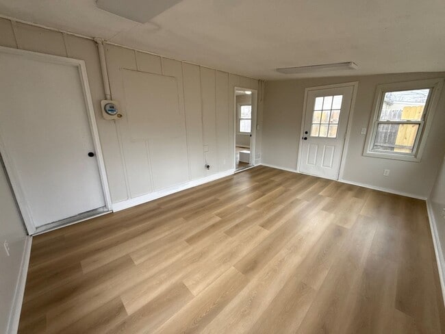 Building Photo - Beautifully Updated 3BR Home w/ Fenced Yard & 2-Car Garage