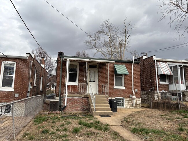 Building Photo - Completedly Remodeled 2+ Bedroom Home