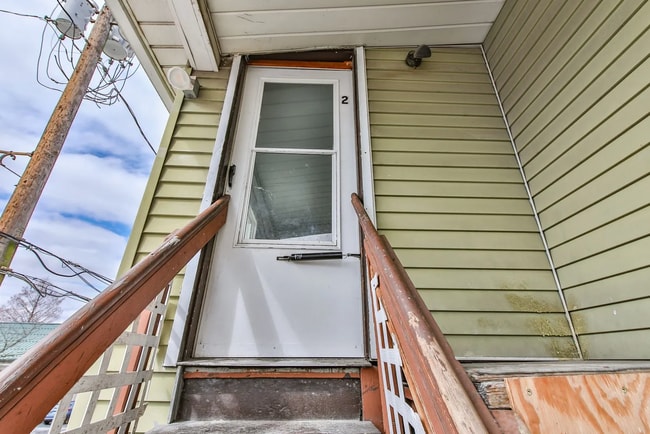 Building Photo - Beautifully Renovated 2-Bedroom, 1-Bath Apartment Move-In Ready!