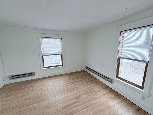 Building Photo - 3101 NE Tyler St