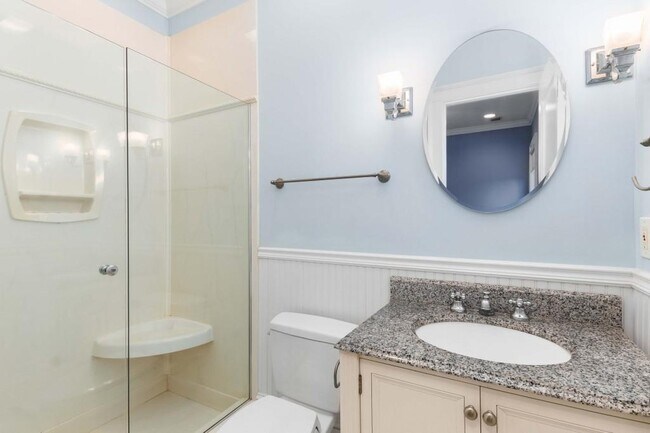 Building Photo - 656 Yorkshire Rd NE