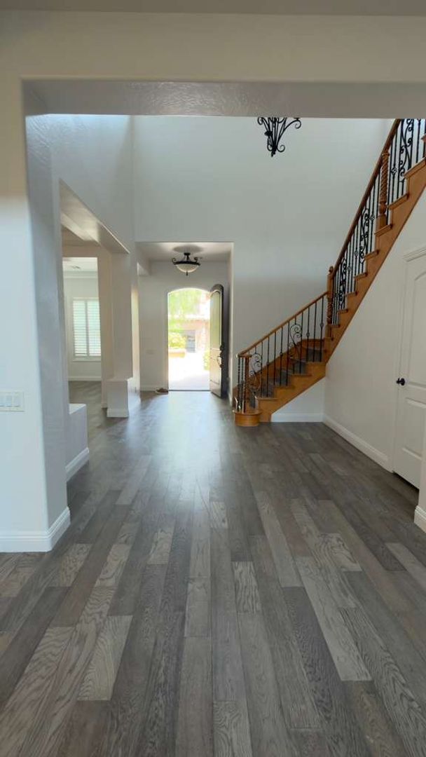 Building Photo - A Perfect Blend of Luxury, Comfort & Style