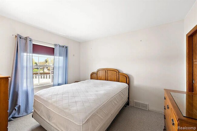 Building Photo - 3819 Island Park Dr