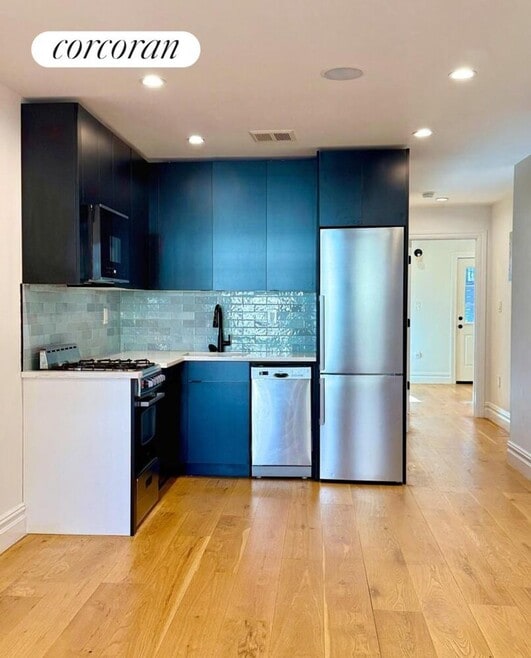 Building Photo - 938 Putnam Ave