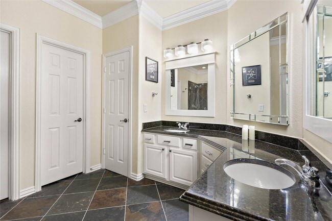 Building Photo - 15 Crocus Petal St