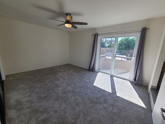 Building Photo - Spacious Two story 3 bed 2.5 baths + 2 car garage in great school district.