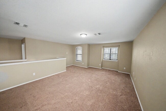 Building Photo - Spacious Live Oak Home Backing to a Greenbelt - Realtor Commission: $500