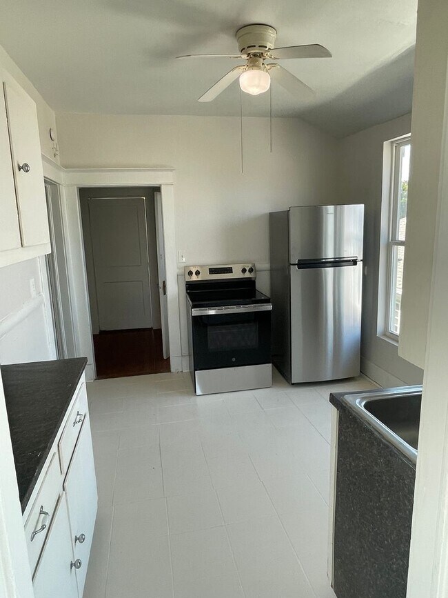 Building Photo - PRICE REDUCED! Newly Renovated 3BD/2BA in ...