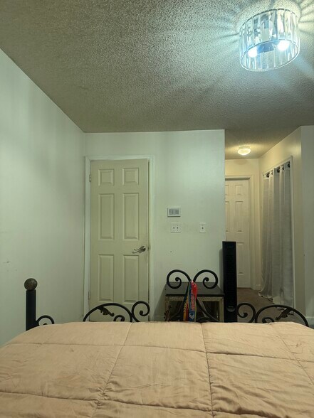 Building Photo - 414 Delaware Ave