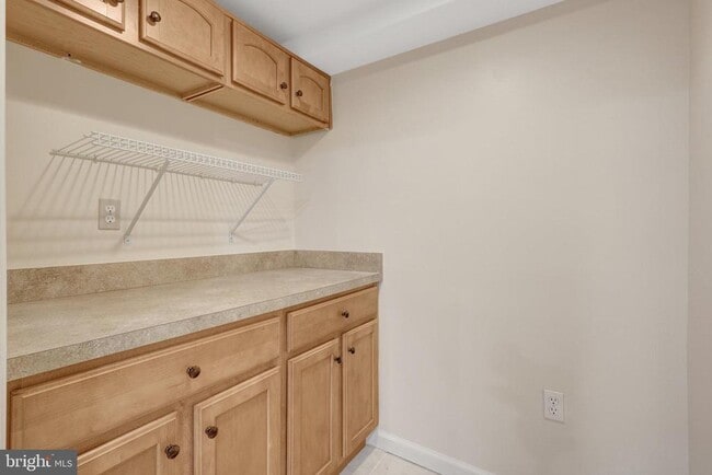 Building Photo - 2451 Silk Ct