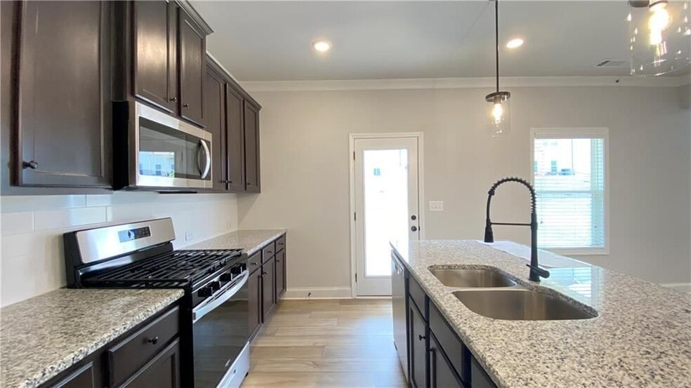 Building Photo - 4591 Silver Oak Dr SW
