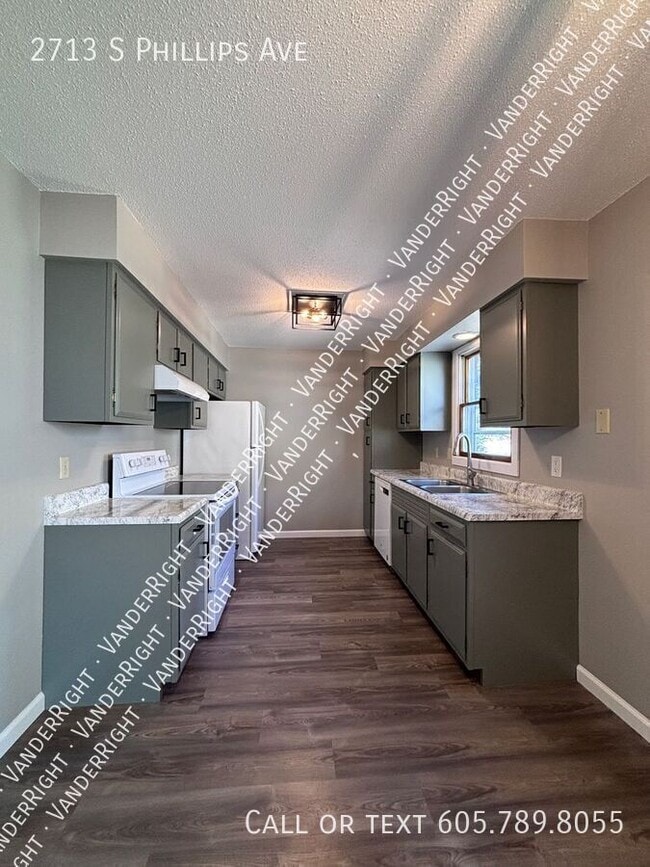 Building Photo - 2713 S Phillips Ave