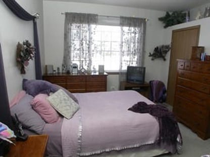 Master bedroom with walk-in closet - 7424 Grandview Ct