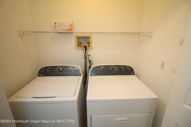 Building Photo - 145 Pine Oak Blvd