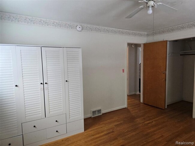 Building Photo - 27231 Five Mile Rd