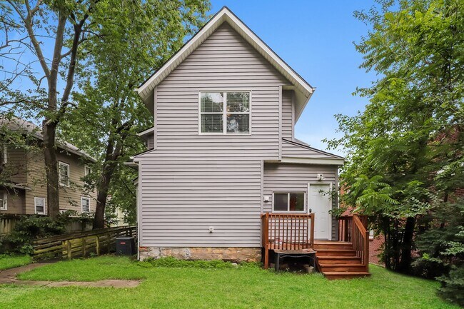 Building Photo - Don't miss out on this beautiful home!