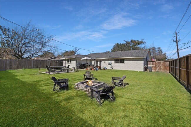 Building Photo - 5503 Cheshire Ln