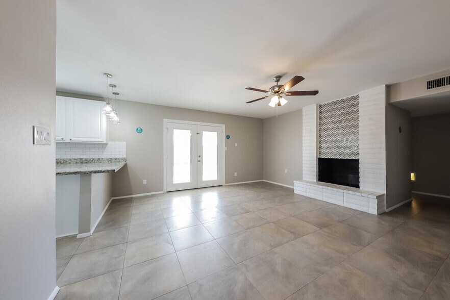 Building Photo - 14009 N 42nd Dr