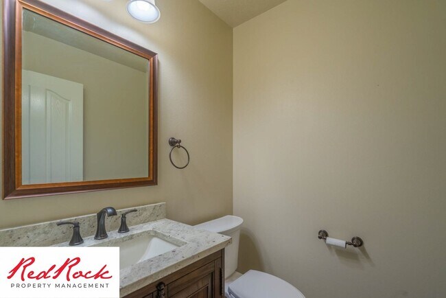 Building Photo - 5 Bedroom Pet Friendly Home! MOVE IN SPECI...