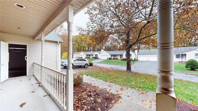 Building Photo - 111 Carriage House