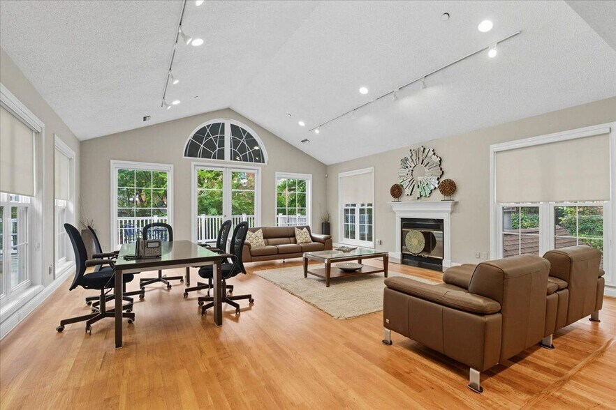 Building Photo - 1524 Lincoln Way