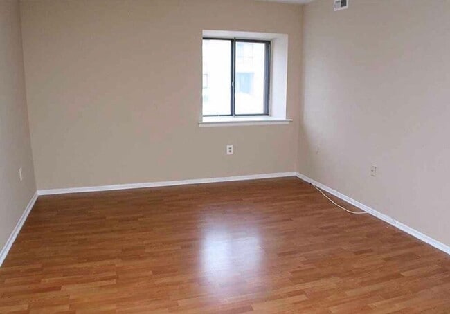 Building Photo - 217 James Ct