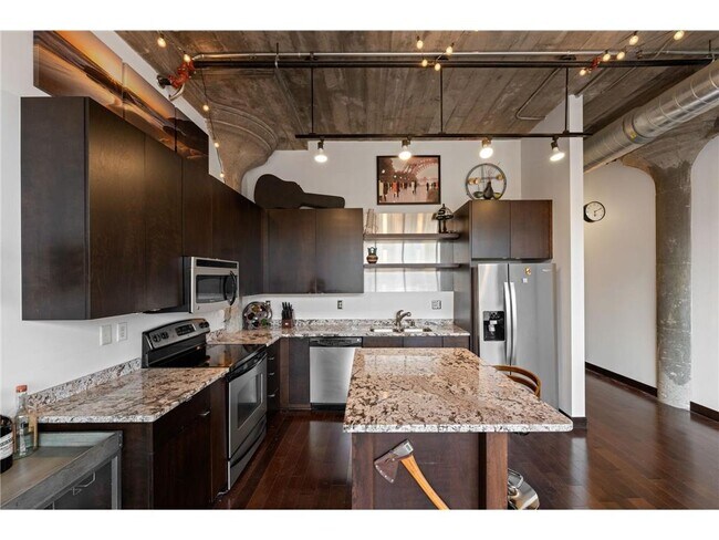 Building Photo - 618 N Washington Ave
