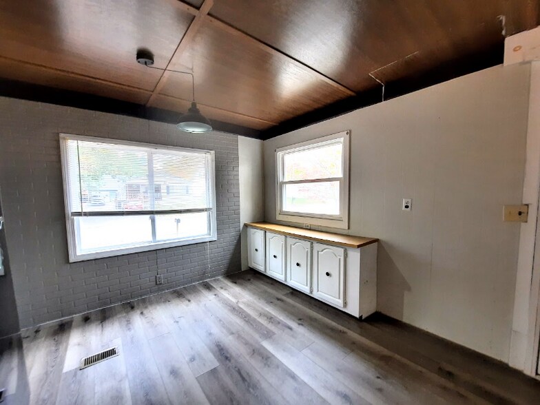 Building Photo - 244 Alder St
