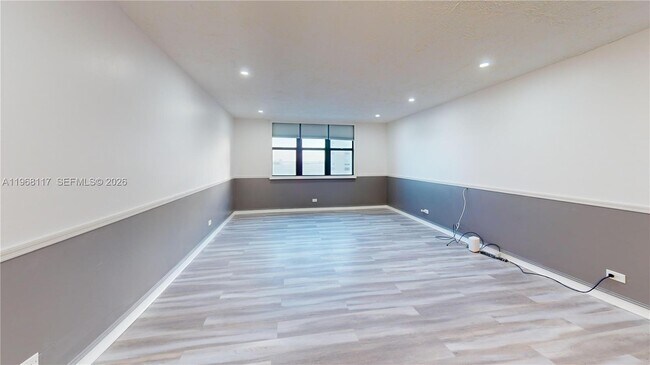 Building Photo - 1800 NE 114th St