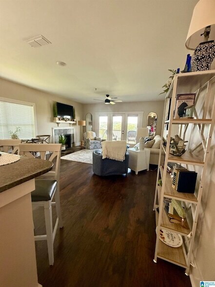 Building Photo - 475 River Forest Ln