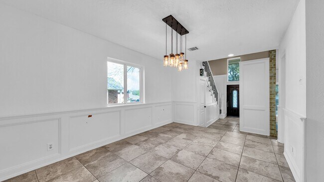 Building Photo - 219 April Waters Dr W