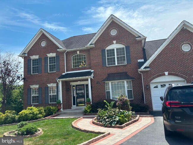 Building Photo - 217 Truman Way