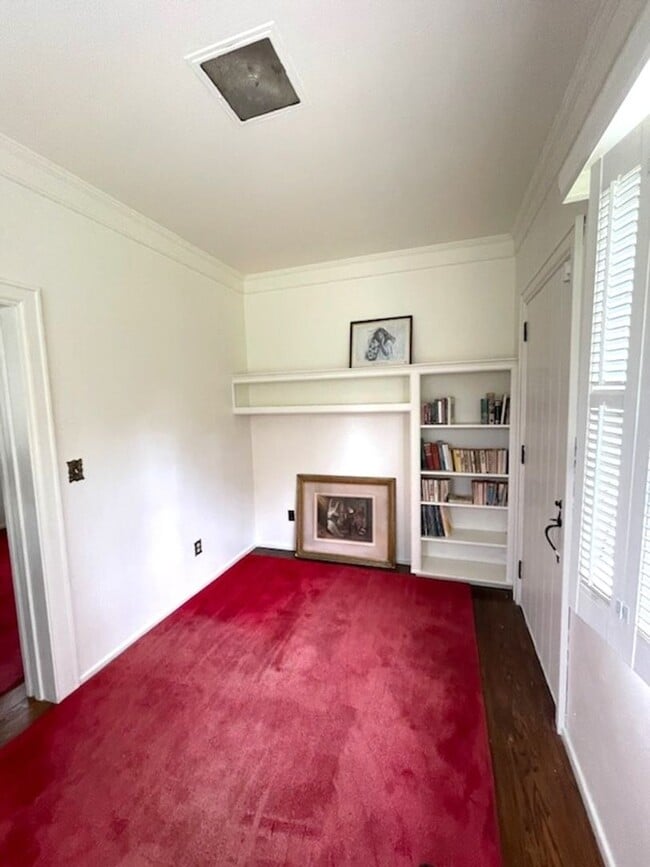 Building Photo - Vintage Style Home on Large Estate A Must See