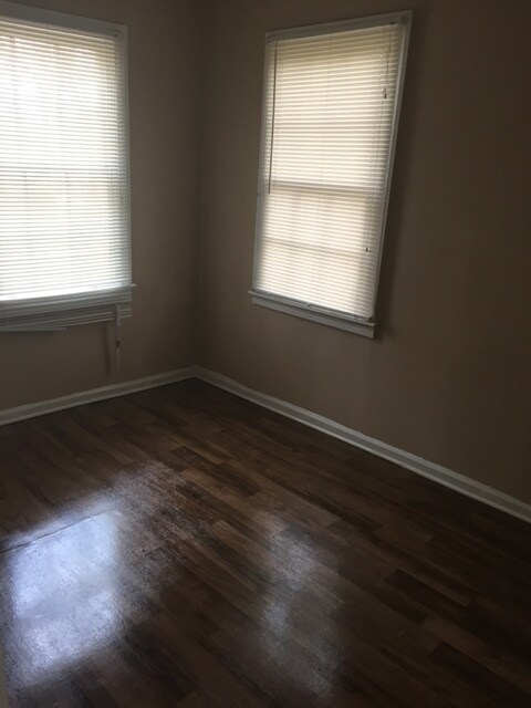 Building Photo - Quiet and Cozy 3 Bedroom 2 Bathroom Home in East Point!