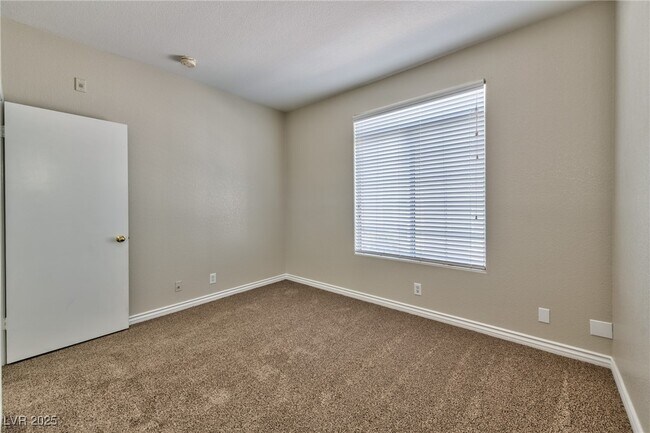 Building Photo - 2201 Ramsgate Dr