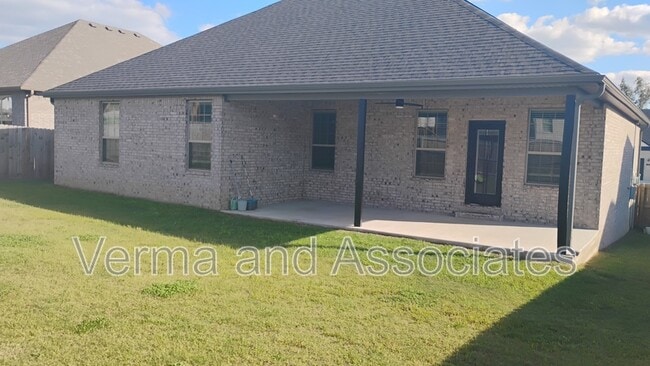 Building Photo - 710 Harbison St