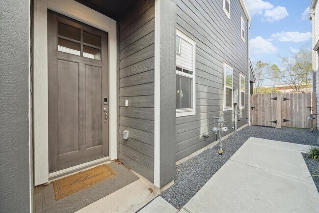 Building Photo - 9954 Storehouse Dr