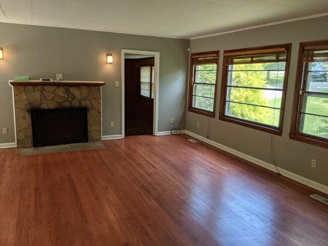 Building Photo - 3812 Thrall Dr