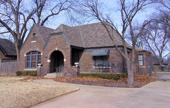 Building Photo - 3 BED 1 BATH TUDOR COTTAGE LAS VEGAS ADDIT...