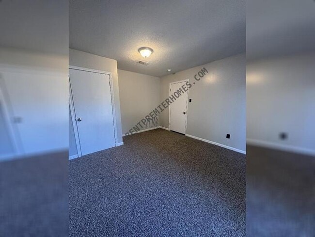 Building Photo - 1216 Green Mountain Dr