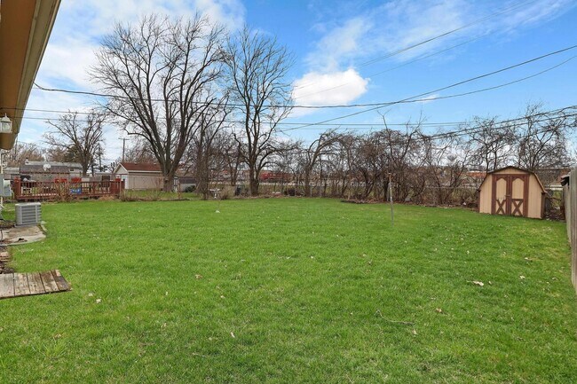 Building Photo - 1180 Larkdale Row