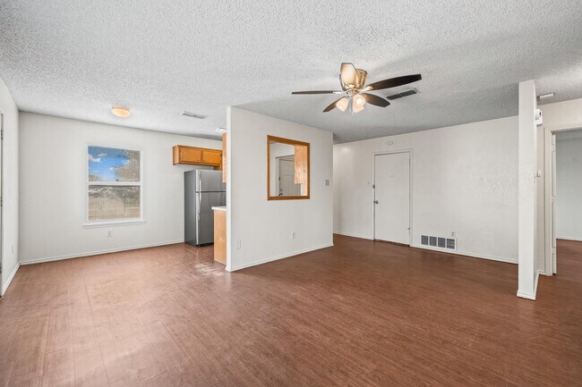Building Photo - 2107 La Salle Ave